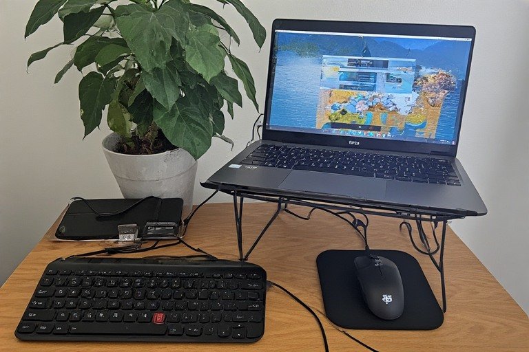 Cable-free wireless laptop desk setup